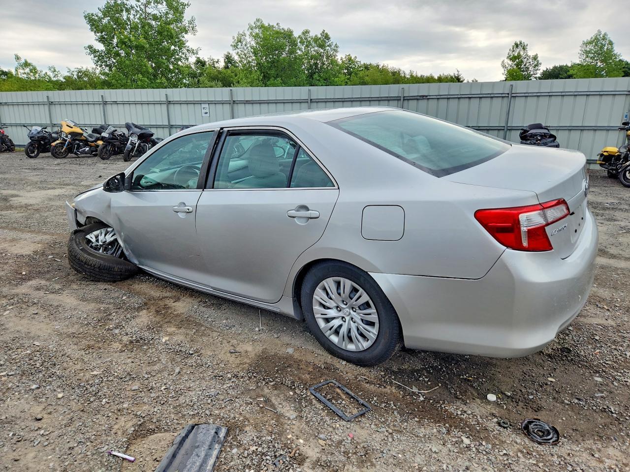 4T4BF1FKXDR333361 2013 TOYOTA CAMRY photo no. 2
