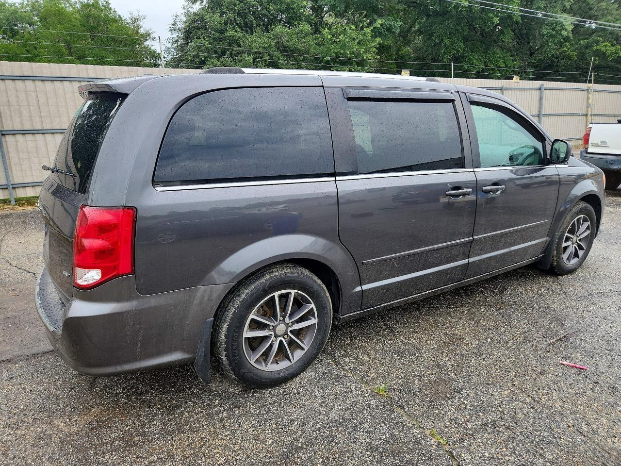 2017 DODGE GRAND CARAVAN SXT — Фото 3 из 13
