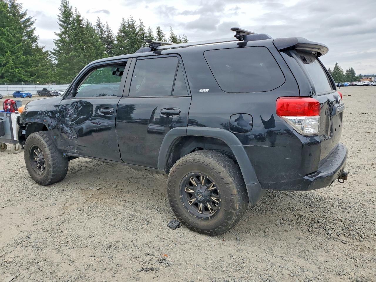 2013 TOYOTA 4RUNNER SR5 — Фото 2 из 12