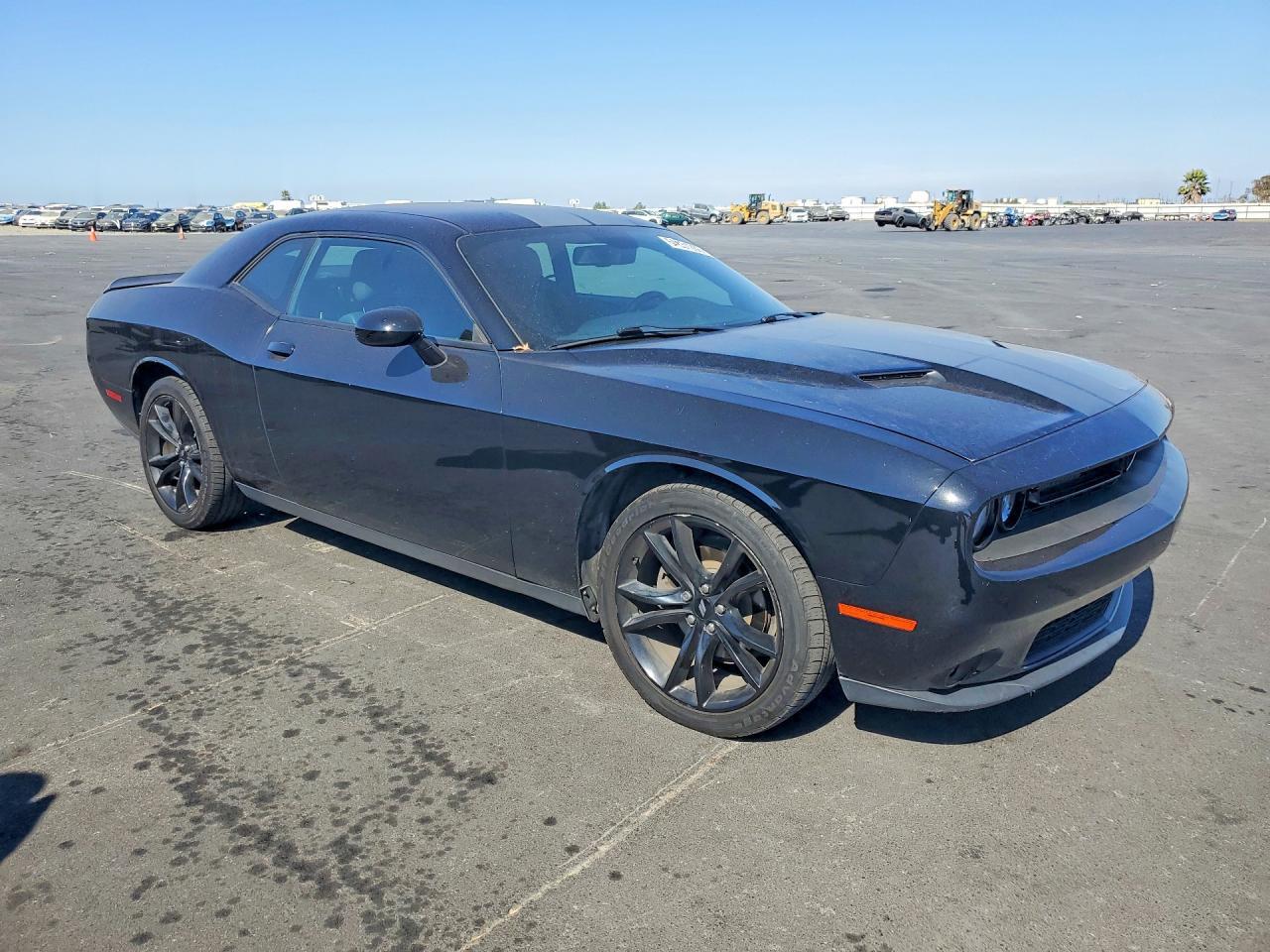 2017 DODGE CHALLENGER SXT — Фото 4 из 12
