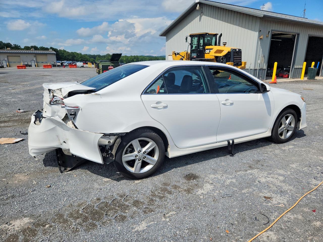 2013 TOYOTA CAMRY SE — Фото 3 из 12