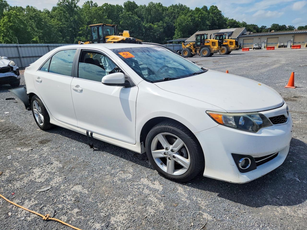 2013 TOYOTA CAMRY SE — Фото 4 из 12