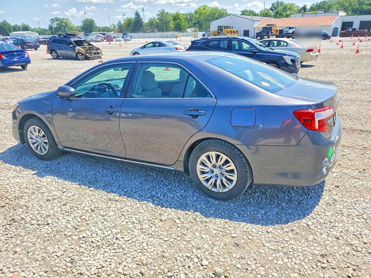 2013 TOYOTA CAMRY LE — Фото 2 из 12
