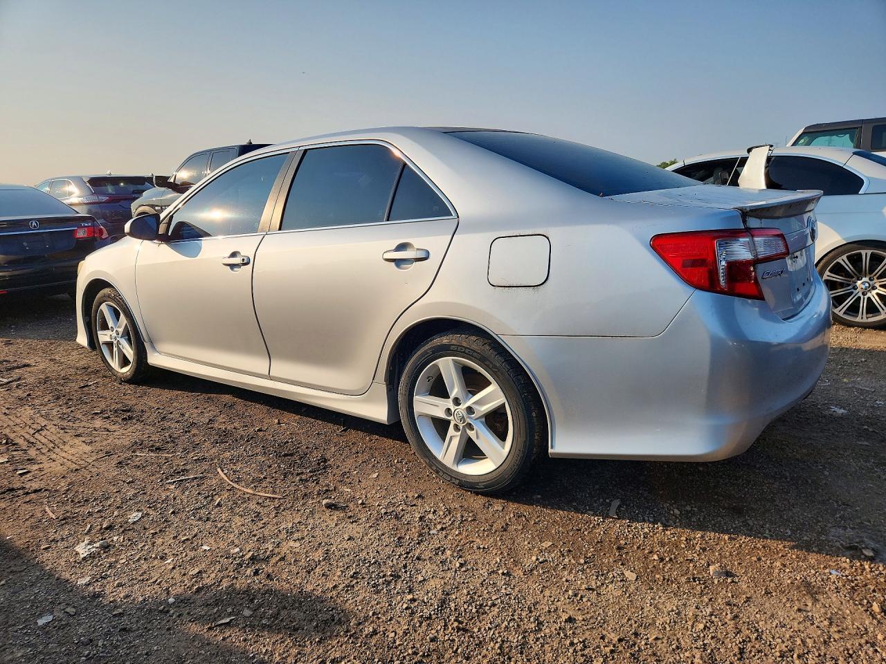 2013 TOYOTA CAMRY SE — Фото 2 из 12