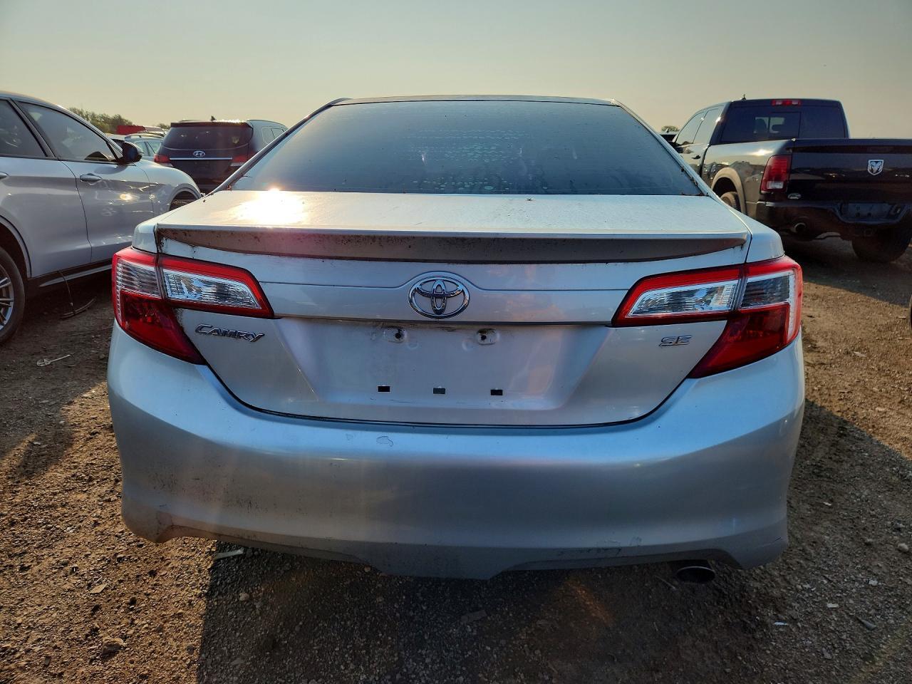 2013 TOYOTA CAMRY SE — Фото 6 из 12