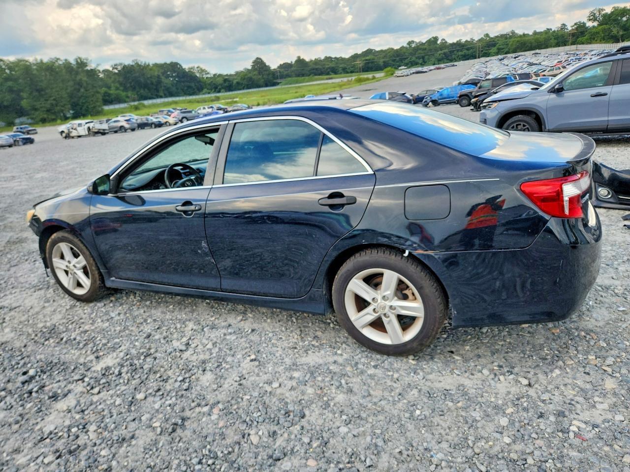 2013 TOYOTA CAMRY SE — Фото 2 из 13