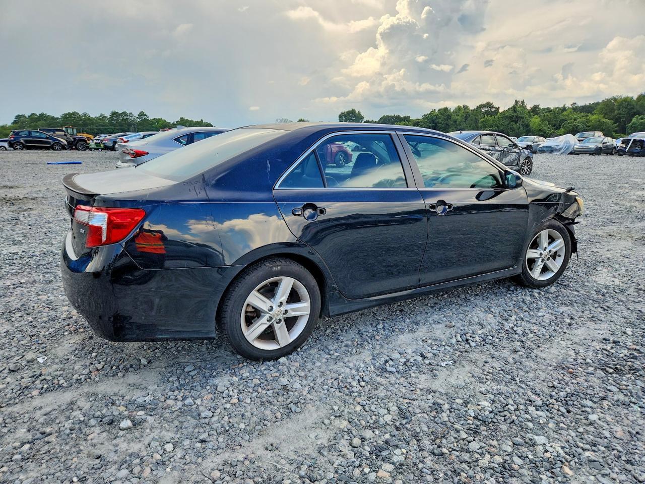 2013 TOYOTA CAMRY SE — Фото 3 из 13