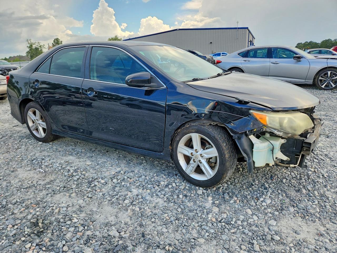 2013 TOYOTA CAMRY SE — Фото 4 из 13