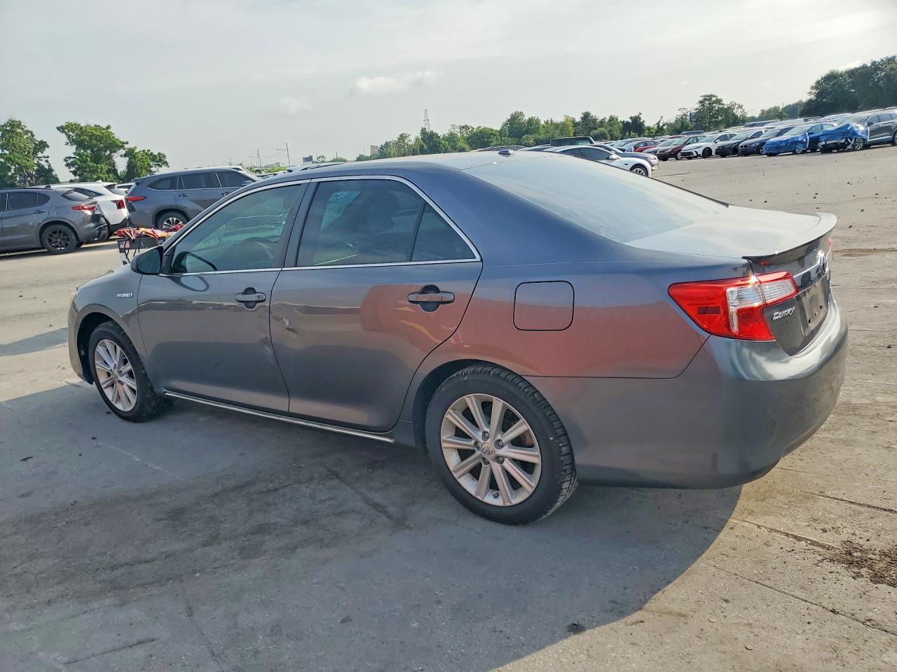 2013 TOYOTA CAMRY HYBRID XLE — Фото 2 из 12