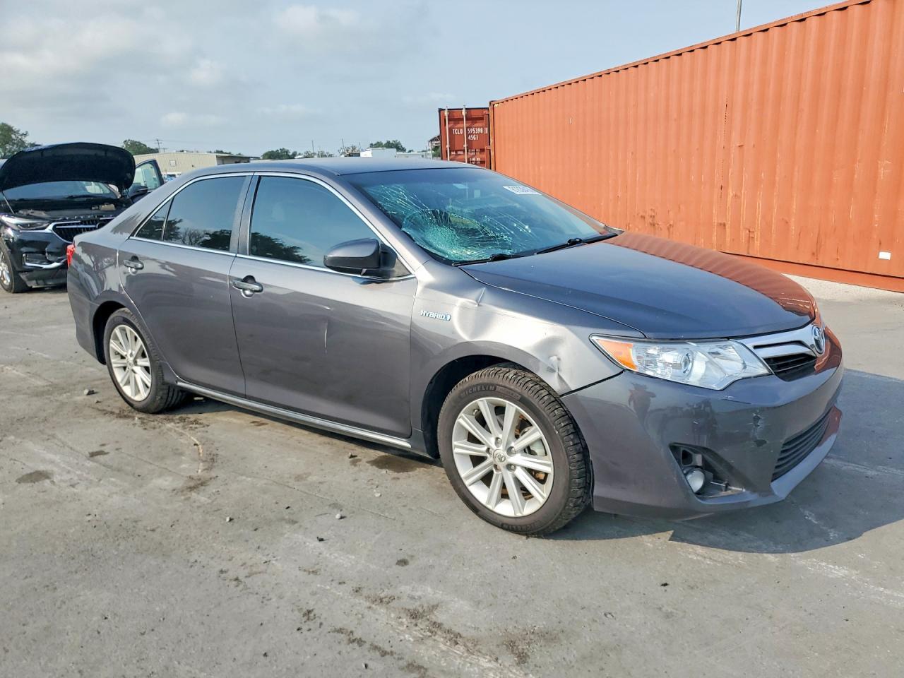 2013 TOYOTA CAMRY HYBRID XLE — Фото 4 из 12