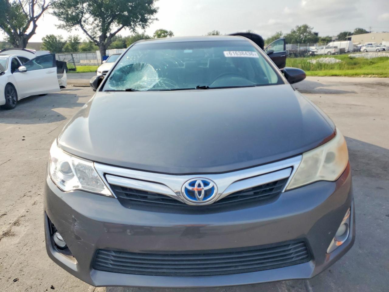 2013 TOYOTA CAMRY HYBRID XLE — Фото 5 из 12