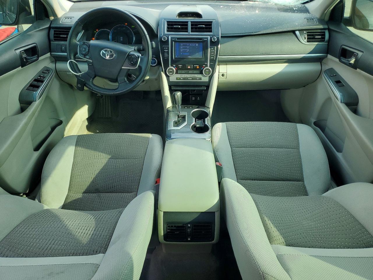 2013 TOYOTA CAMRY HYBRID XLE — Фото 8 из 12