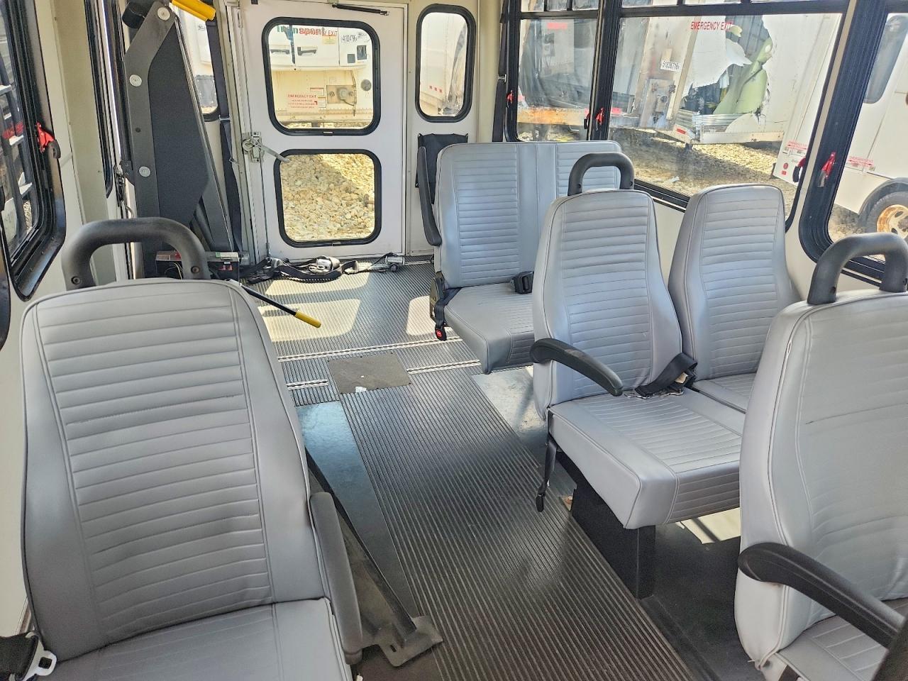 2017 FORD E350 SHUTTLE BUS — Фото 10 из 13