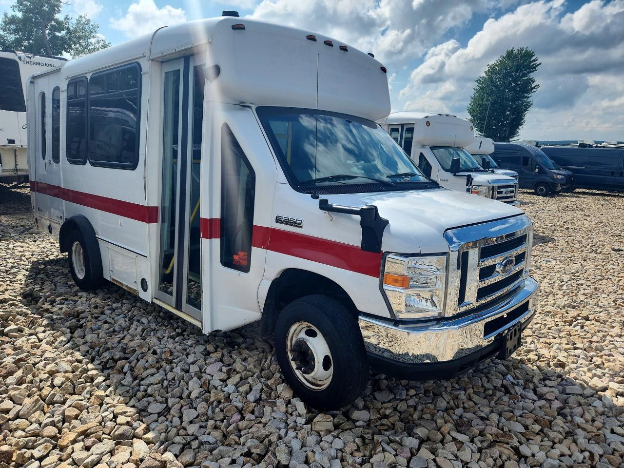 2017 FORD E350 SHUTTLE BUS — Фото 4 из 13