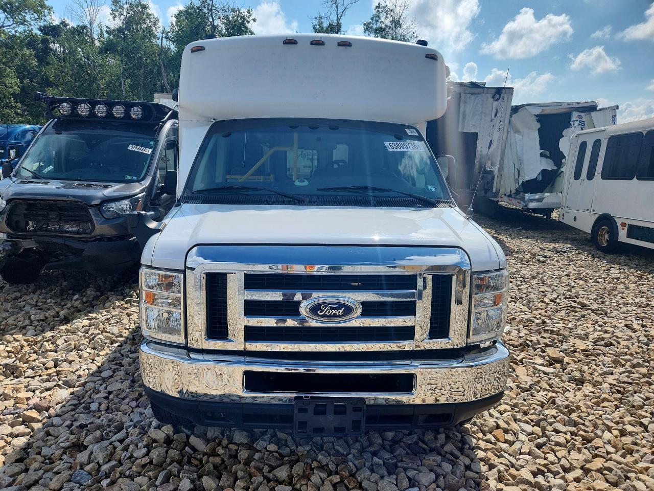 2017 FORD E350 SHUTTLE BUS — Фото 5 из 13