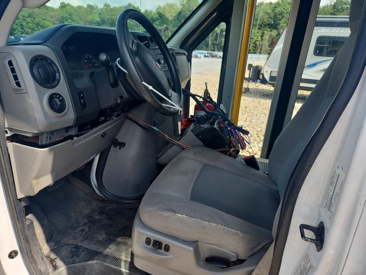 2017 FORD E350 SHUTTLE BUS — Фото 7 из 13