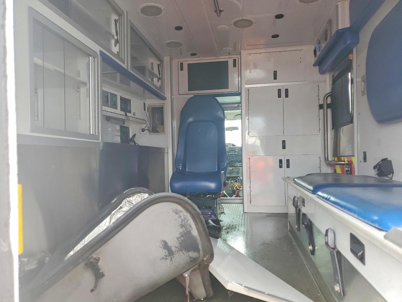 2017 FORD ECONOLINE E450 SD AMBULANCE — Фото 10 из 12