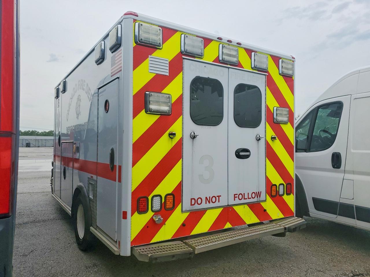 2017 FORD ECONOLINE E450 SD AMBULANCE — Фото 2 из 12