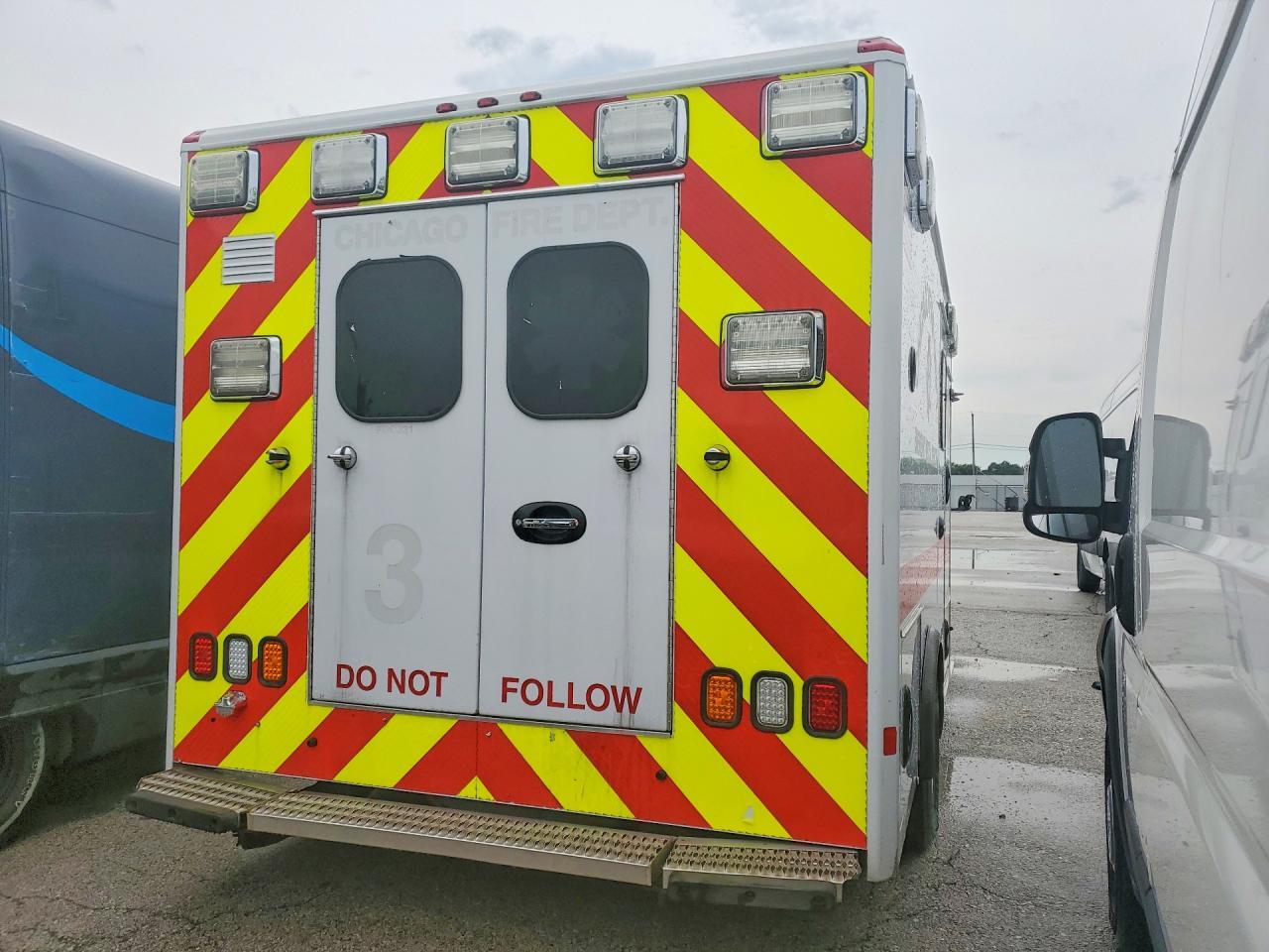 2017 FORD ECONOLINE E450 SD AMBULANCE — Фото 3 из 12