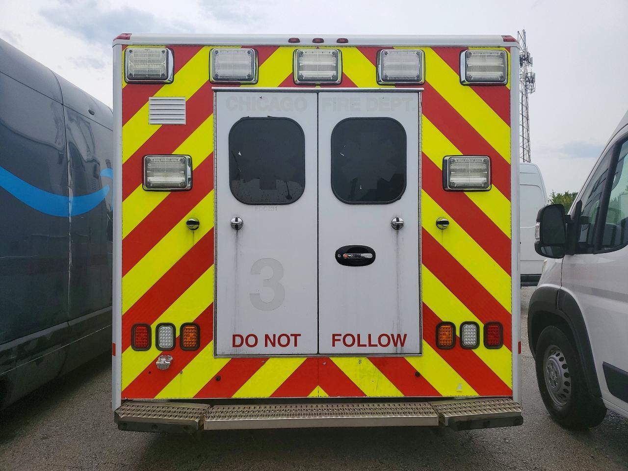 2017 FORD ECONOLINE E450 SD AMBULANCE — Фото 6 из 12