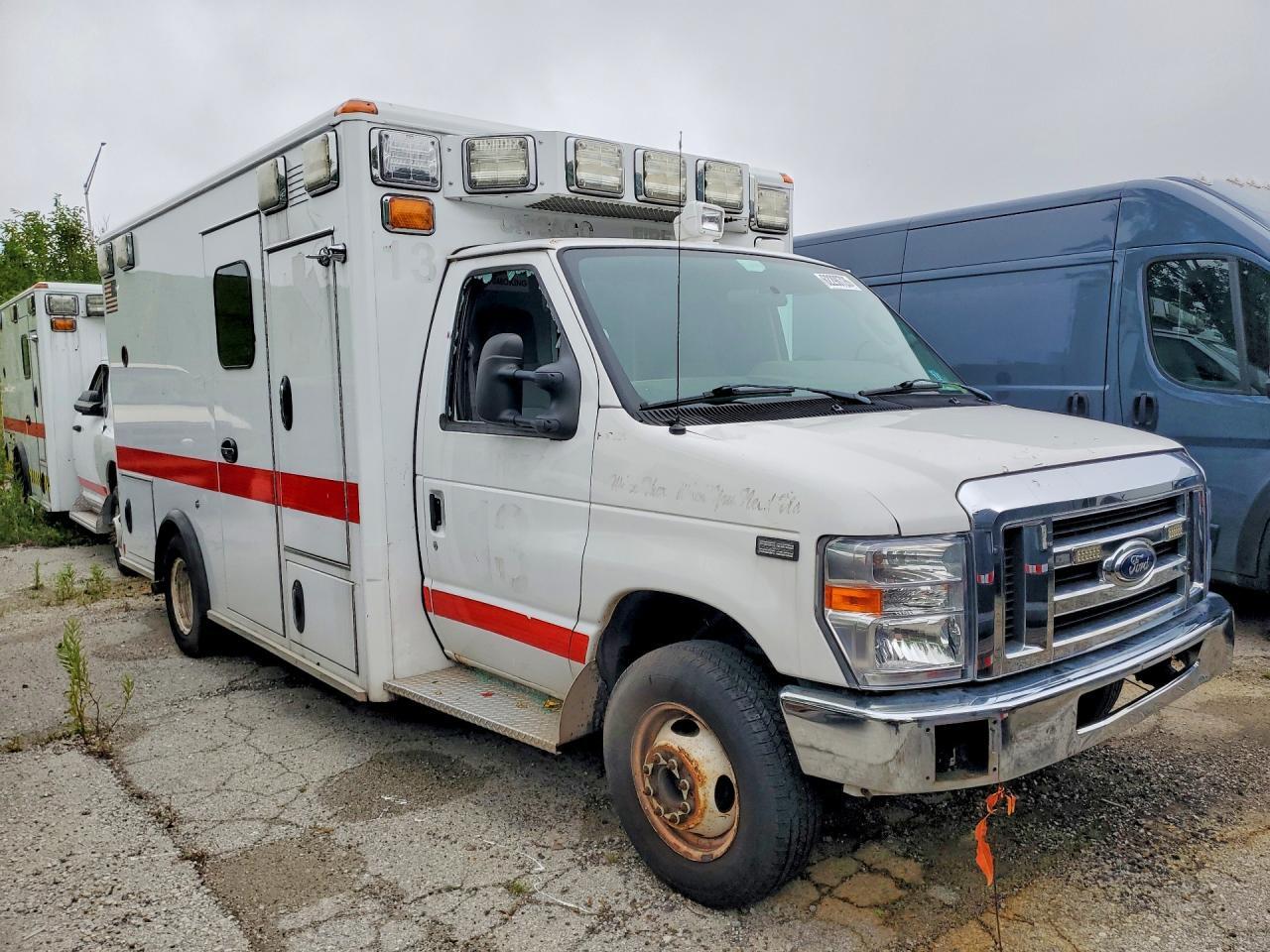 2017 FORD ECONOLINE E450 SD  AMBULANCE — Фото 4 из 12