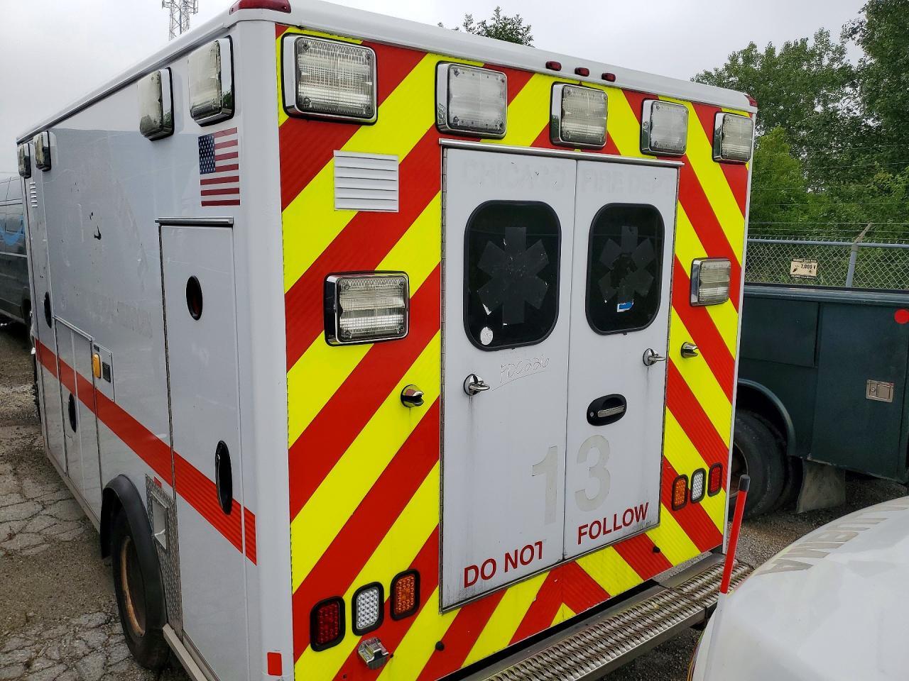 2017 FORD ECONOLINE E450 SD  AMBULANCE — Фото 6 из 12