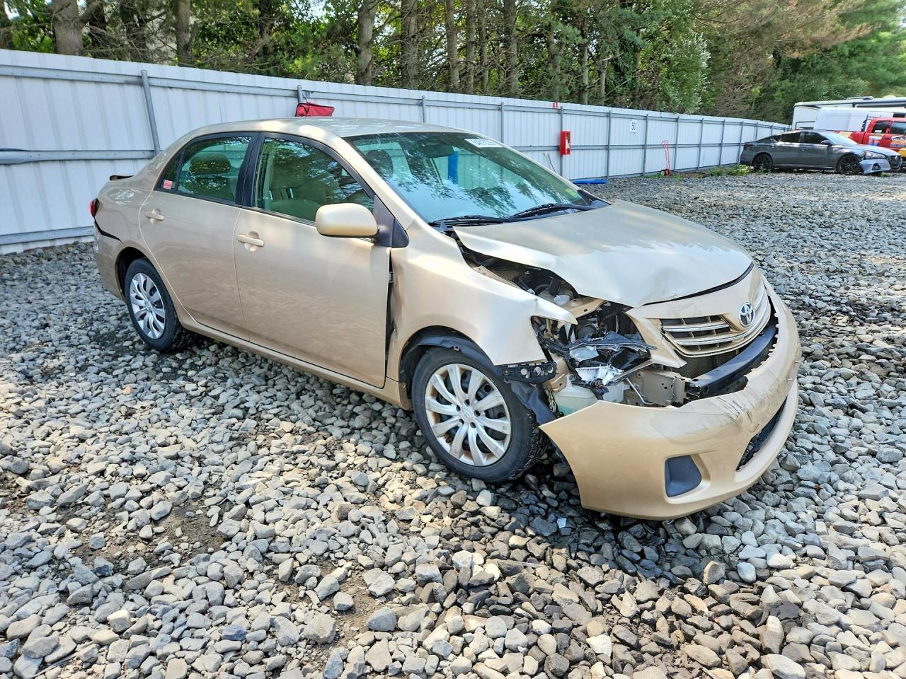 2013 TOYOTA COROLLA LE — Фото 4 из 12
