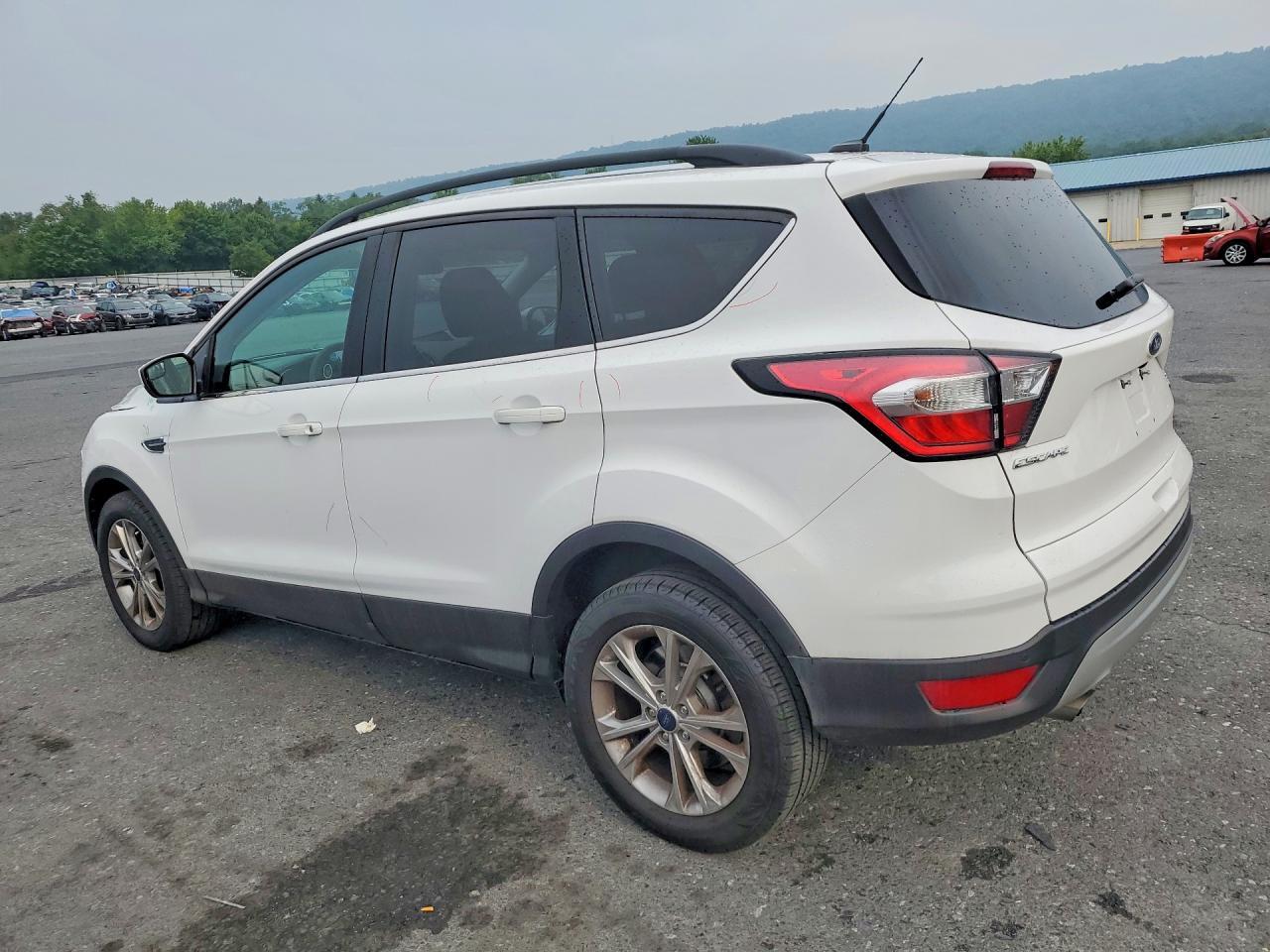 2017 FORD ESCAPE SE — Фото 2 из 13