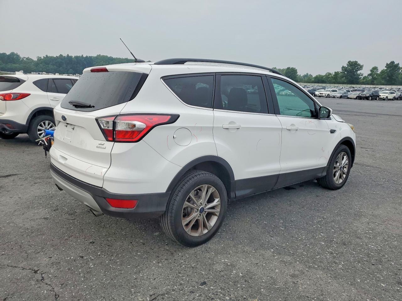 2017 FORD ESCAPE SE — Фото 3 из 13