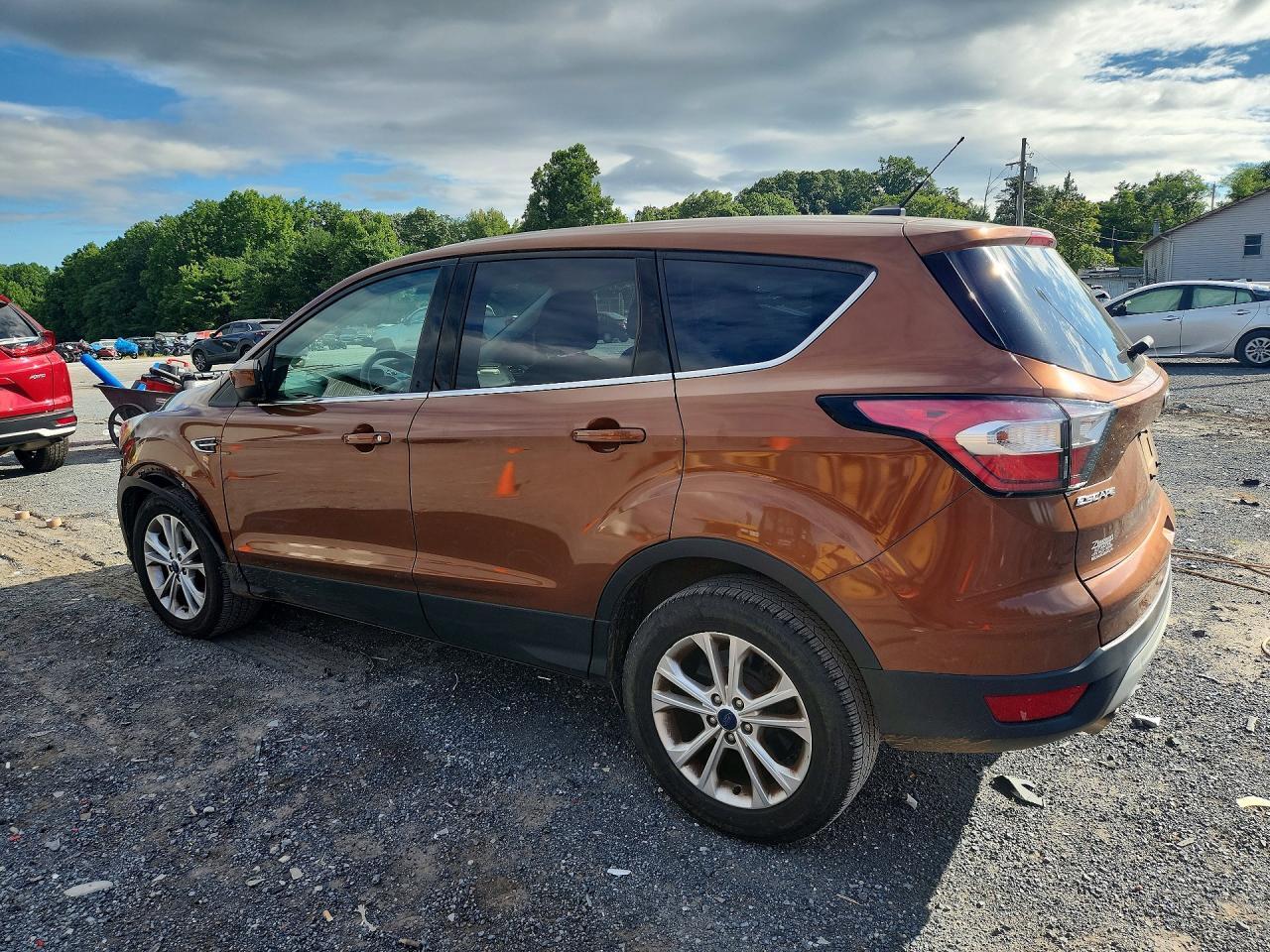 2017 FORD ESCAPE SE — Фото 2 из 13