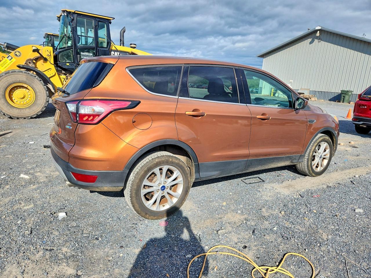 2017 FORD ESCAPE SE — Фото 3 из 13