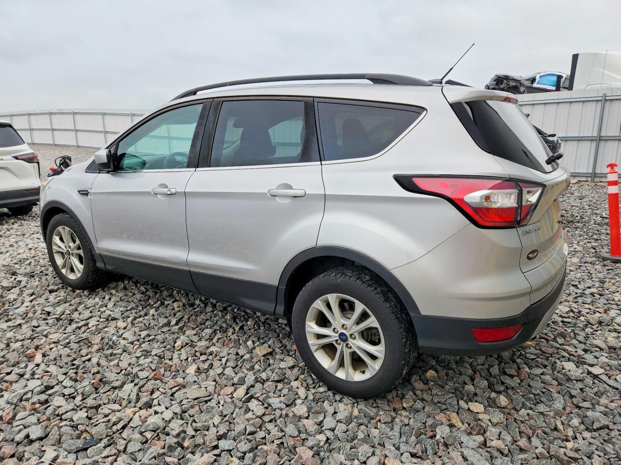 1FMCU0GD9HUC61539 2017 FORD ESCAPE photo no. 2