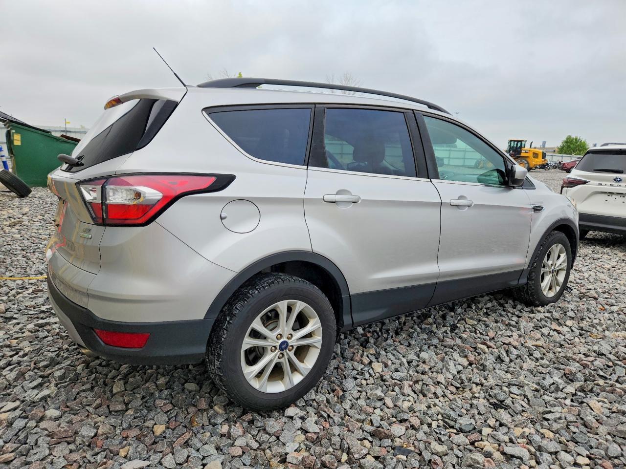 1FMCU0GD9HUC61539 2017 FORD ESCAPE photo no. 3