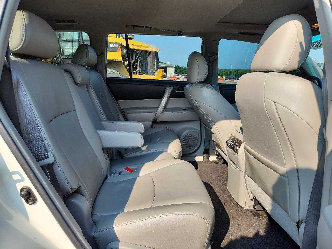 5TDBK3EH8DS254884 2013 TOYOTA HIGHLANDER photo no. 11