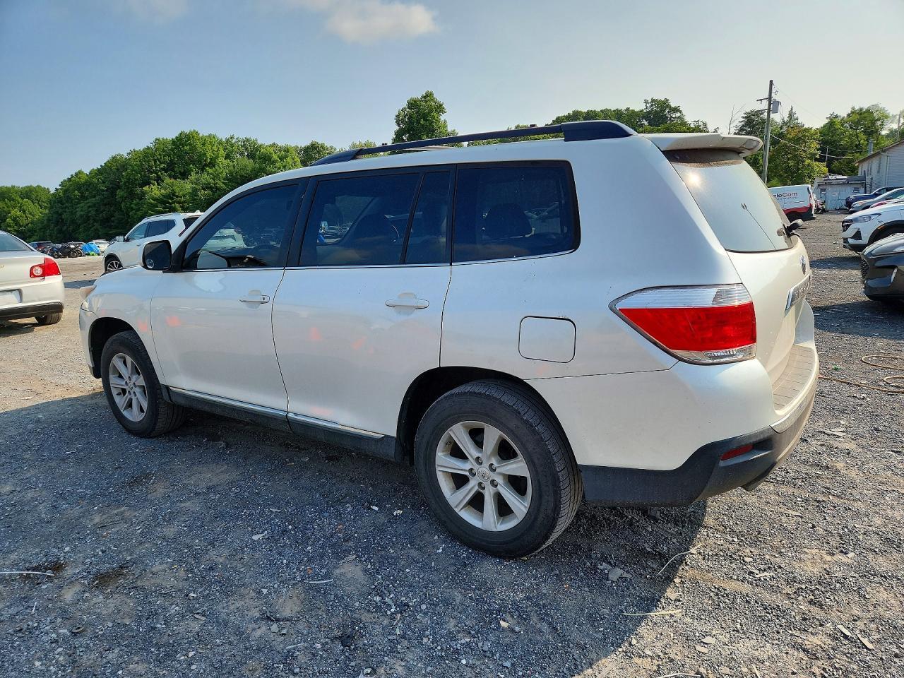 5TDBK3EH8DS254884 2013 TOYOTA HIGHLANDER photo no. 2