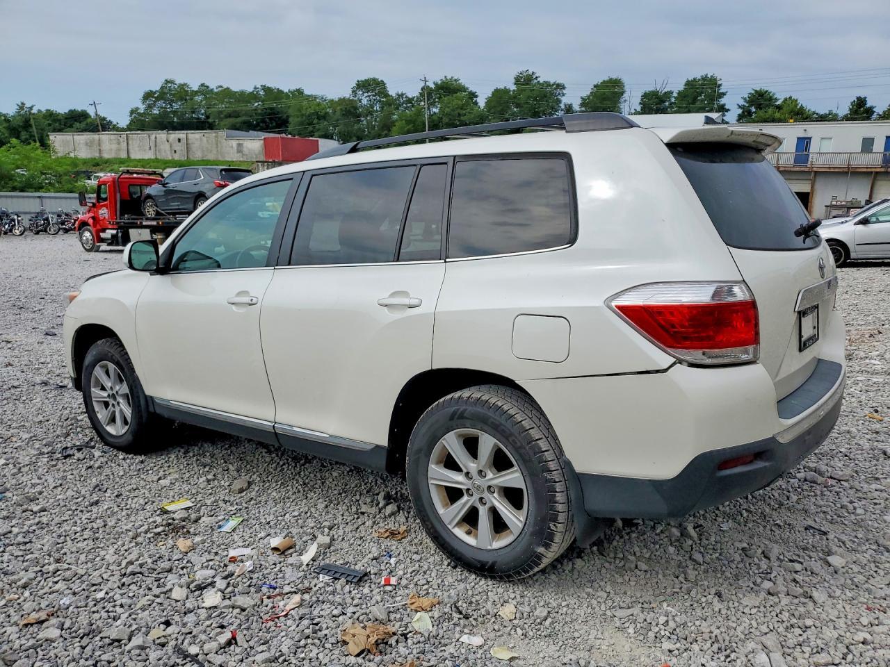5TDBK3EH5DS245284 2013 TOYOTA HIGHLANDER photo no. 2