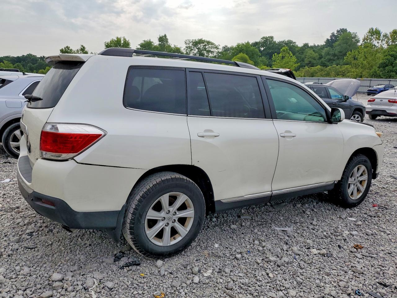 5TDBK3EH5DS245284 2013 TOYOTA HIGHLANDER photo no. 3