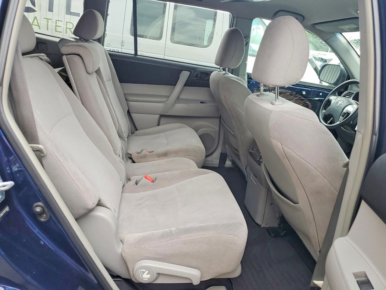 2013 TOYOTA HIGHLANDER BASE — Фото 11 из 14