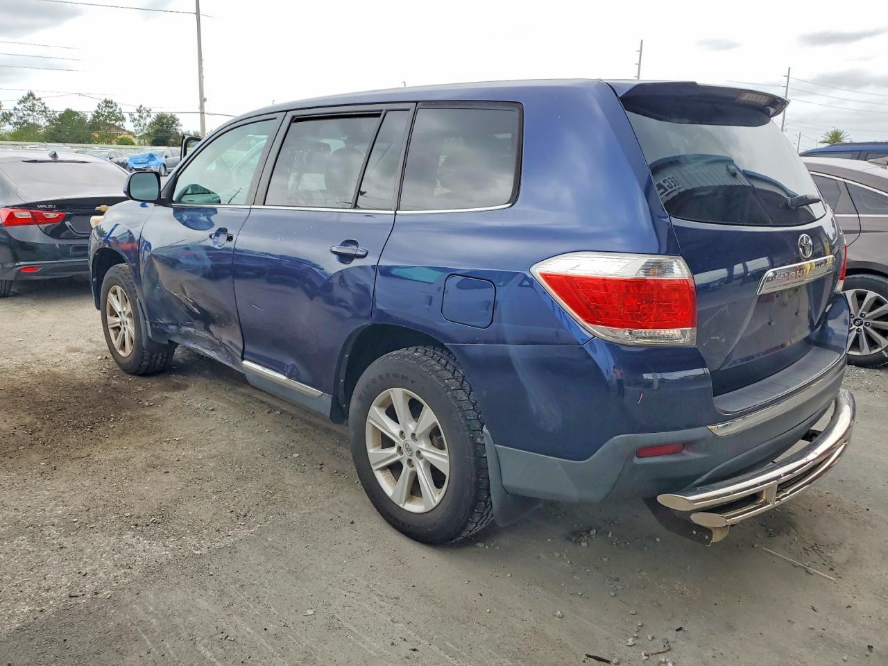 2013 TOYOTA HIGHLANDER BASE — Фото 2 из 14