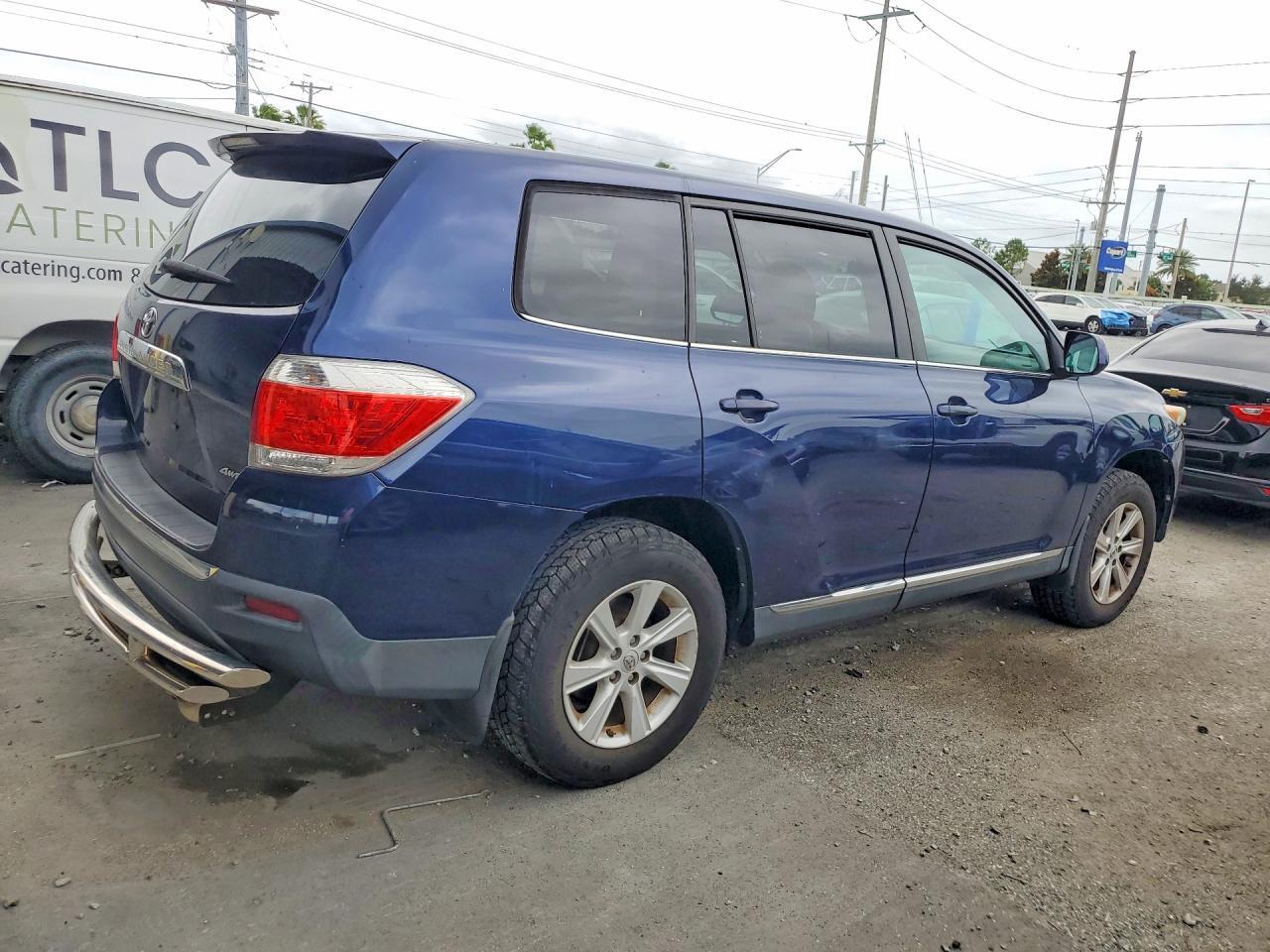 2013 TOYOTA HIGHLANDER BASE — Фото 3 из 14