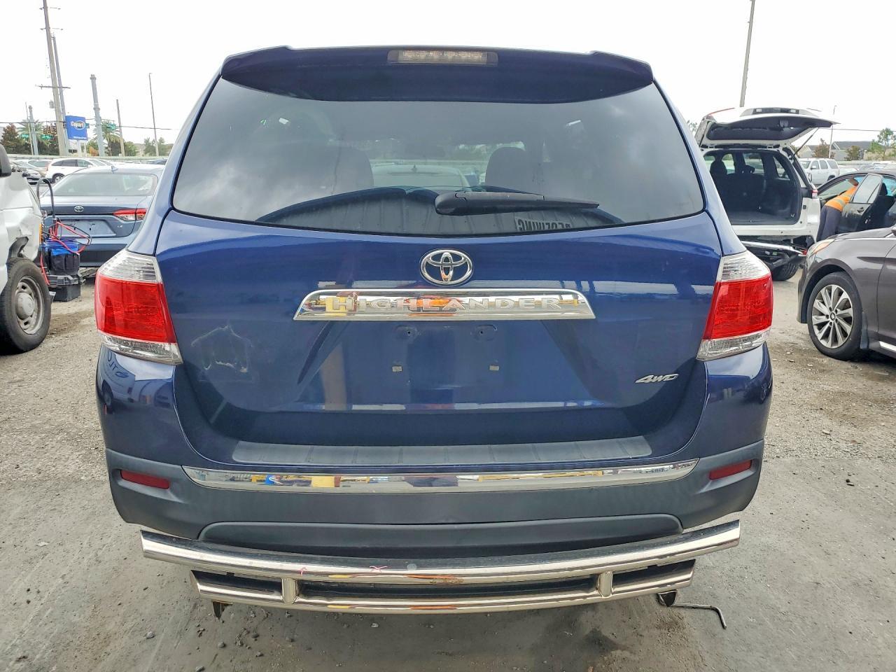 2013 TOYOTA HIGHLANDER BASE — Фото 6 из 14