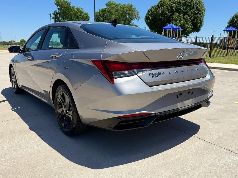 2021 HYUNDAI ELANTRA SEL — Фото 3 из 10