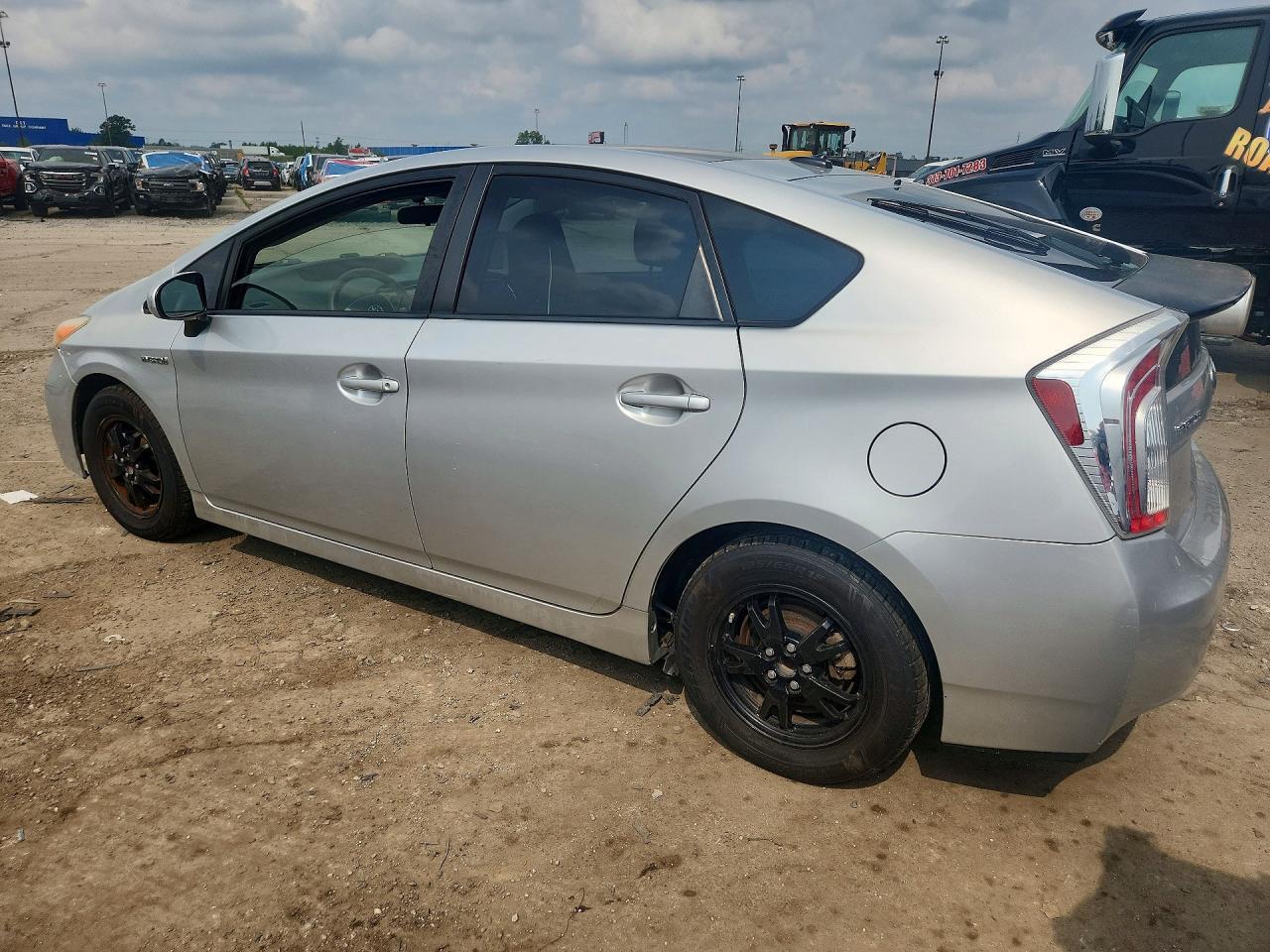 2013 TOYOTA PRIUS THREE — Фото 2 из 12