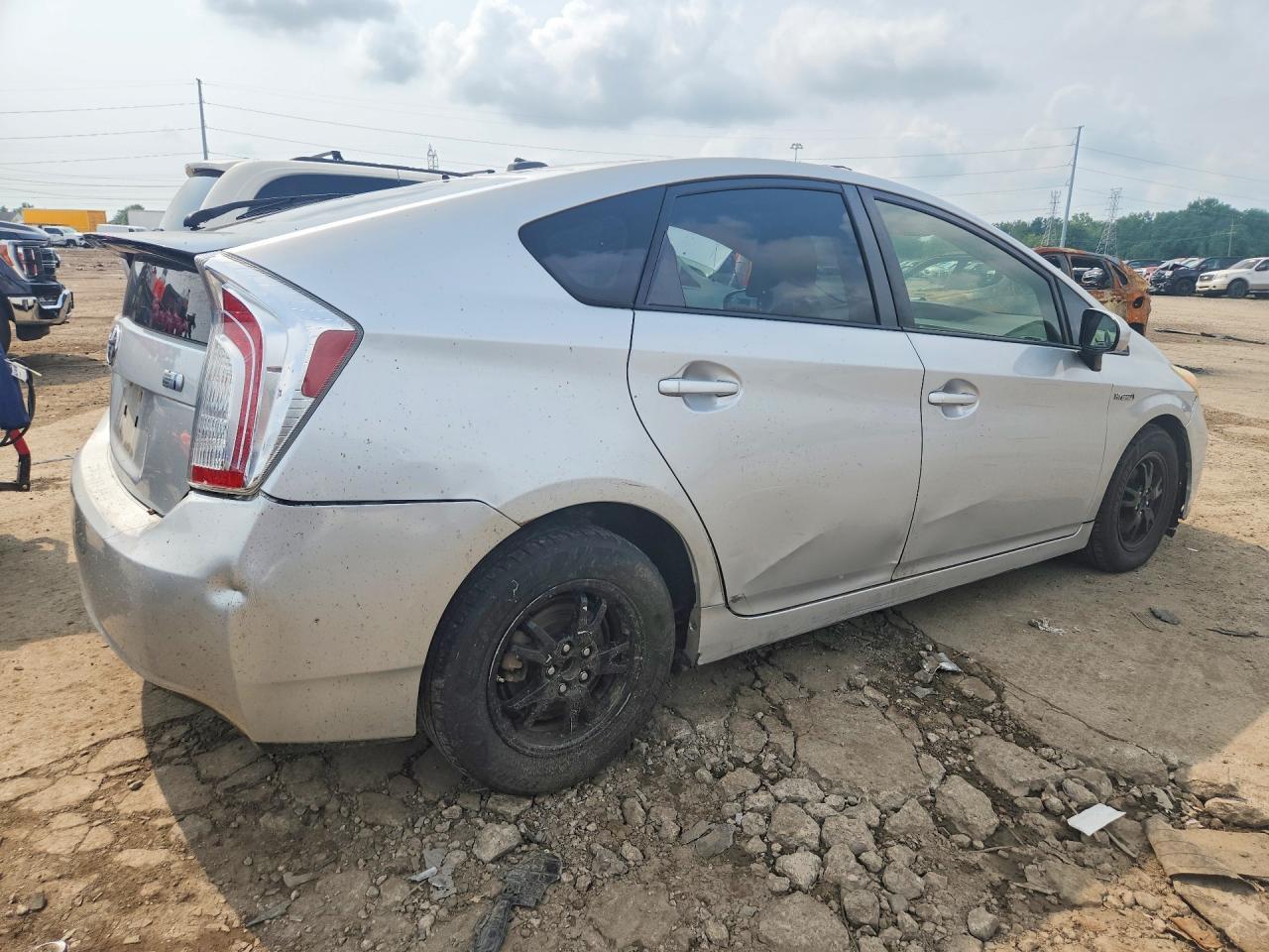 2013 TOYOTA PRIUS THREE — Фото 3 из 12
