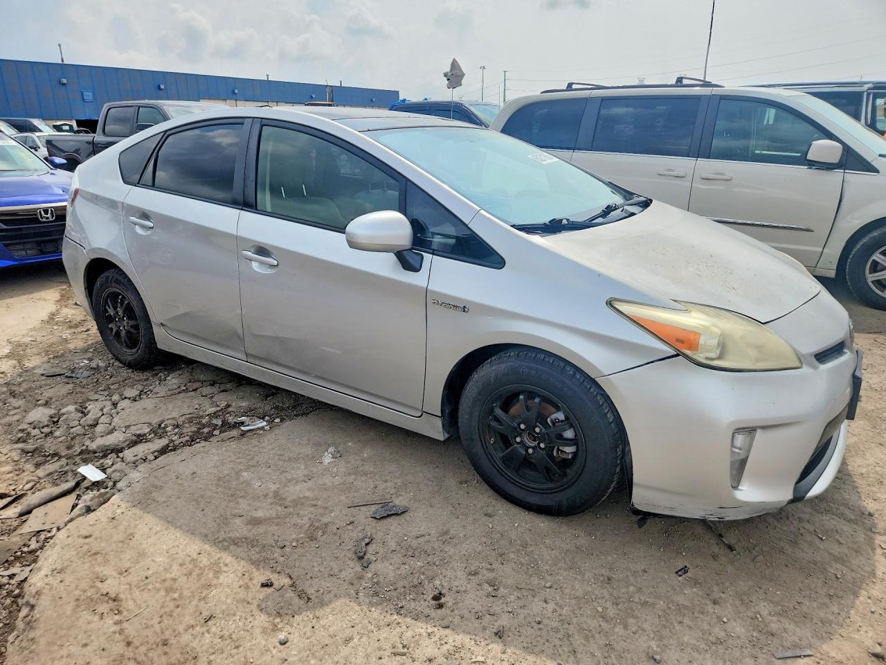 2013 TOYOTA PRIUS THREE — Фото 4 из 12