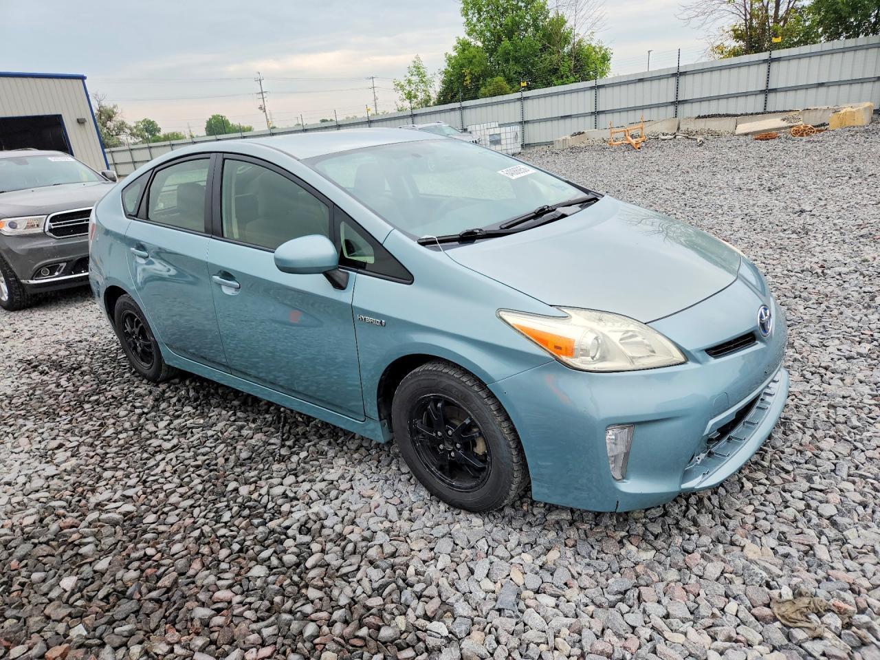 2013 TOYOTA PRIUS TWO — Фото 4 из 12