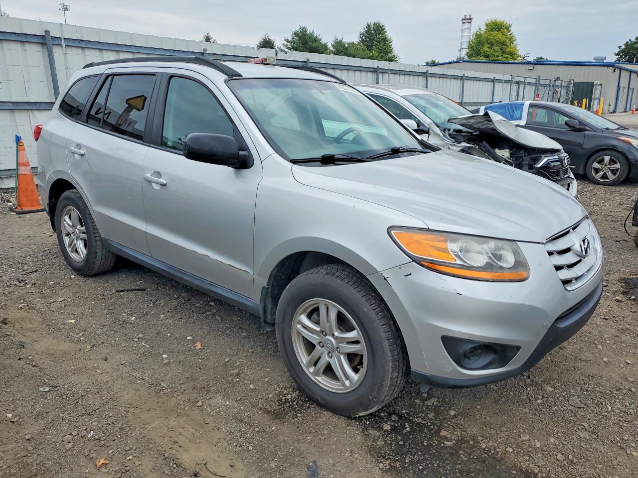 2011 HYUNDAI SANTA FE GLS — Фото 4 из 12