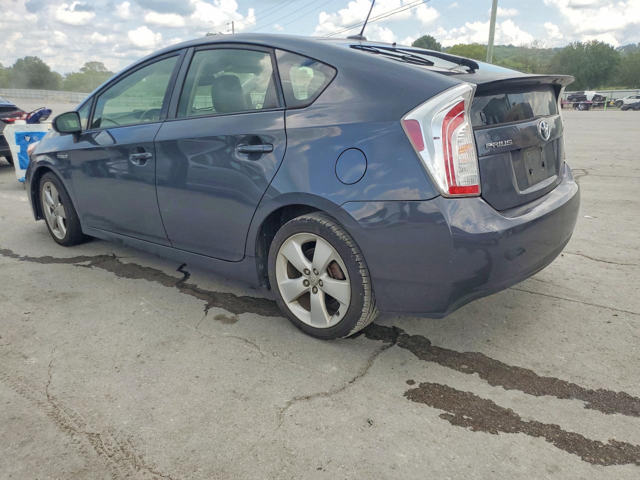 2013 TOYOTA PRIUS FIVE — Фото 2 из 12