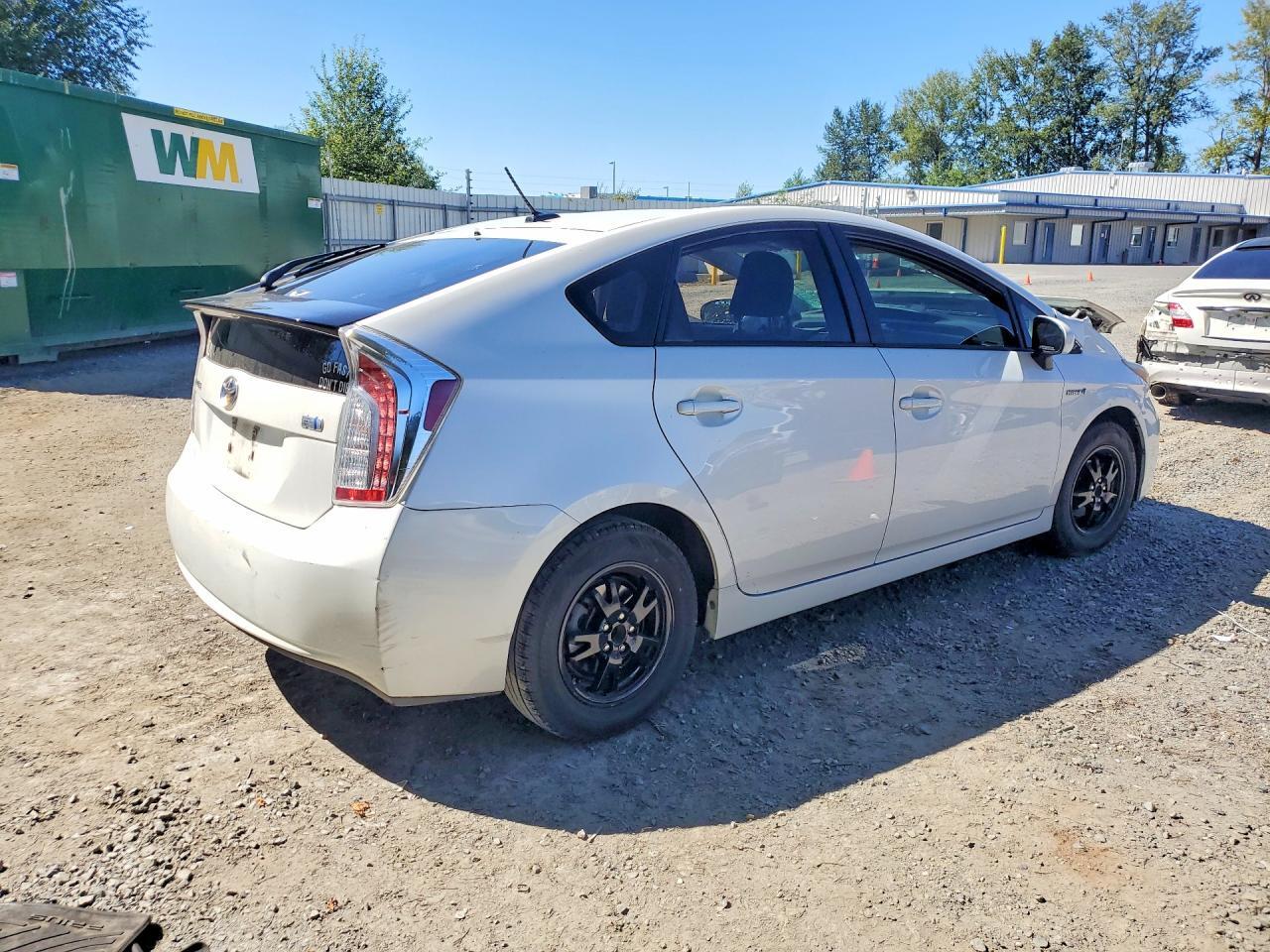 2013 TOYOTA PRIUS THREE — Фото 3 из 13