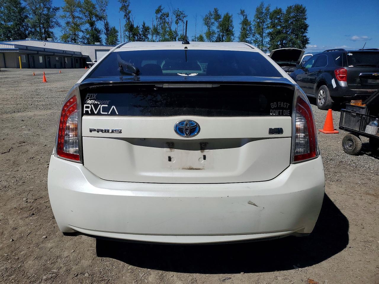 2013 TOYOTA PRIUS THREE — Фото 6 из 13